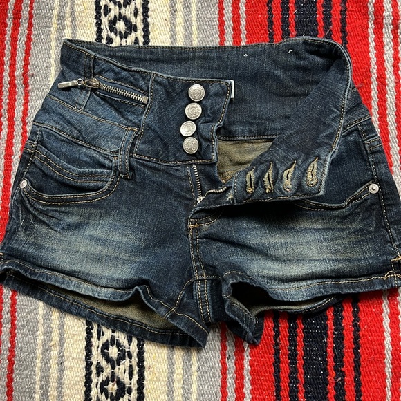 Harmony and Havoc Denim Shorts | Size 0 - Picture 2 of 4